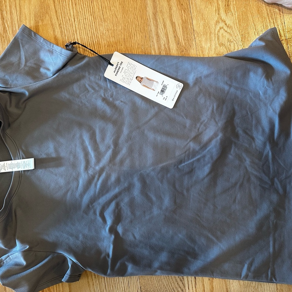 ALO Yoga Slate Short Sleeve Tee